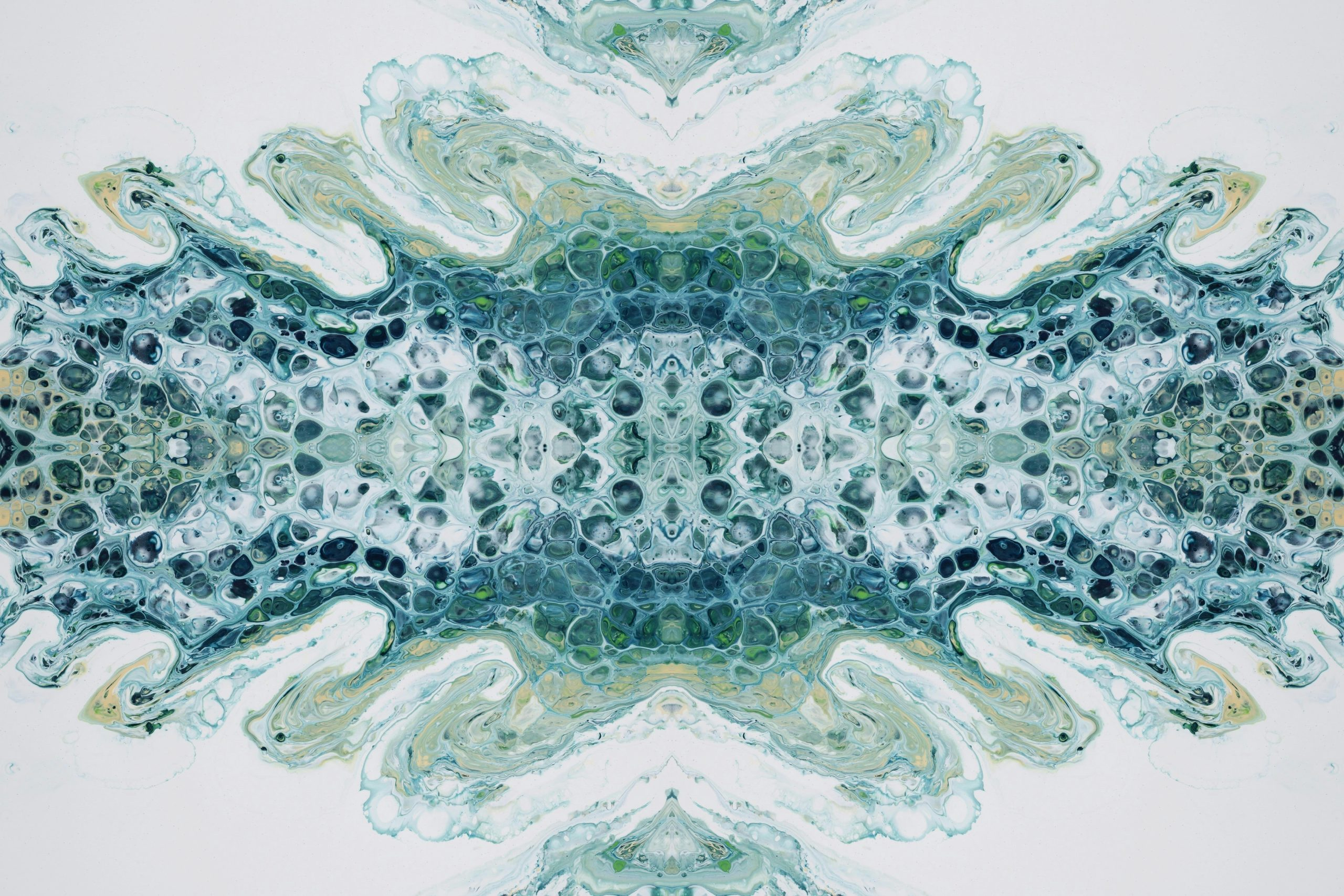 Mastering the art of mixing prints and patterns flawlessly